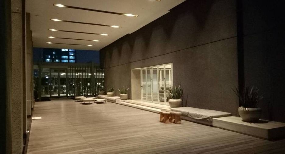 For rent 2 bedrooms condo in Pathum Wan, Bangkok
