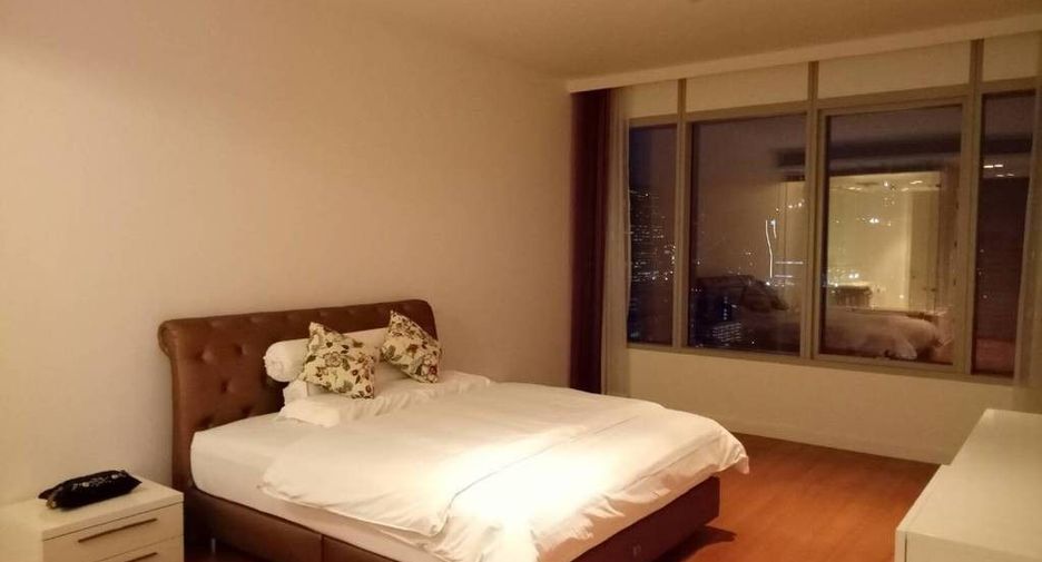 For rent 2 bedrooms condo in Pathum Wan, Bangkok