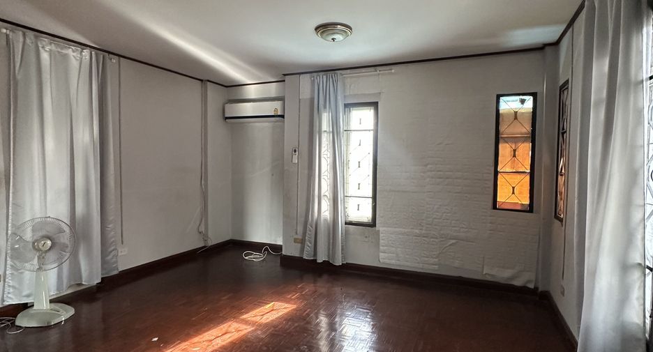 Reihenhaus zum Kauf mit 2 Zimmer in Sai Mai, Bangkok
