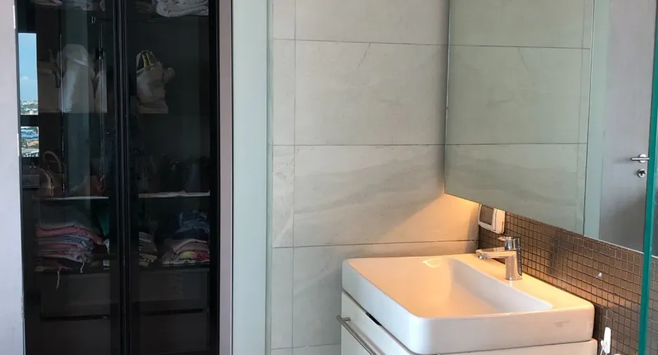For rent 2 bedrooms condo in Watthana, Bangkok