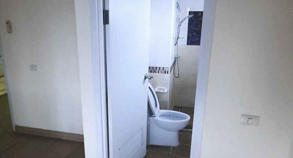 For rent 4 bedrooms house in Chom Thong, Bangkok