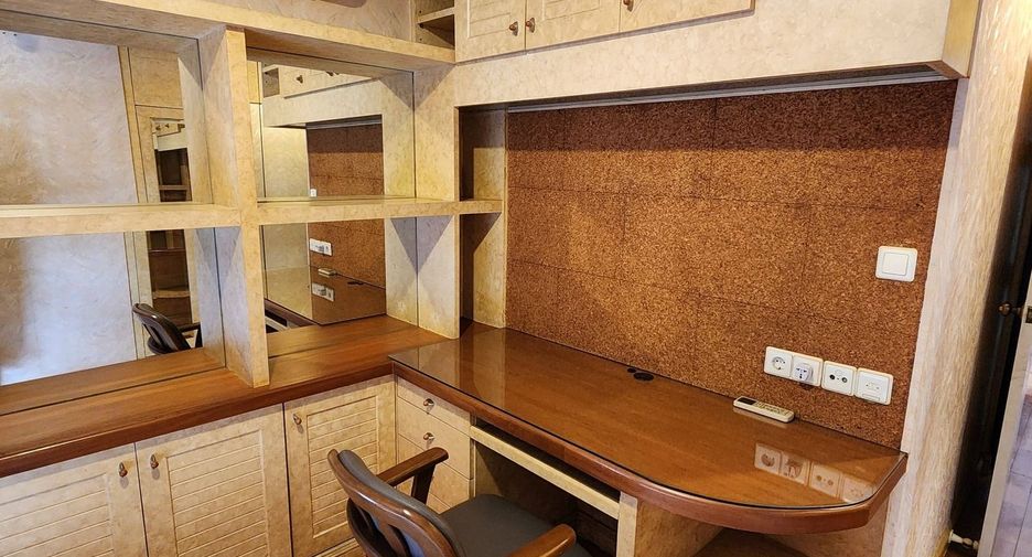 For rent 2 bedrooms condo in Bang Rak, Bangkok