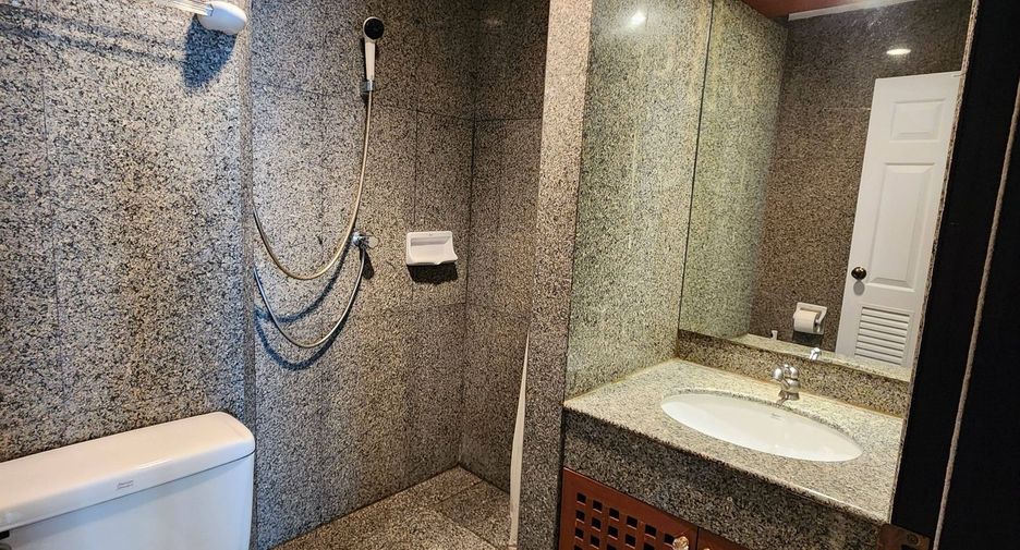 For rent 2 bedrooms condo in Bang Rak, Bangkok