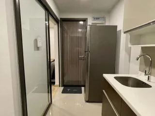 À louer 1 chambre condo à Huai Khwang, Bangkok