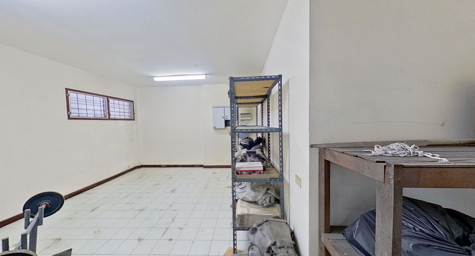 For sale 5 bedrooms house in Phra Khanong, Bangkok