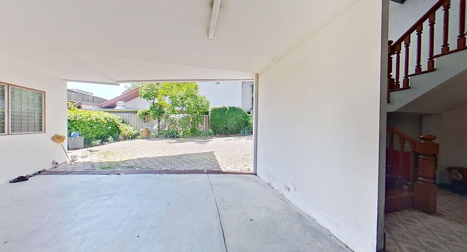 For sale 5 bedrooms house in Phra Khanong, Bangkok