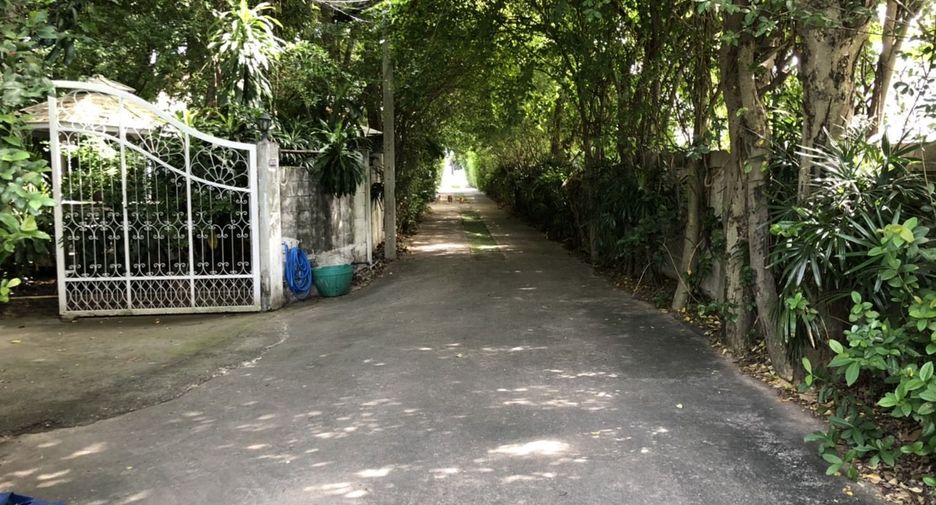 For sale 5 bedrooms house in Phra Khanong, Bangkok