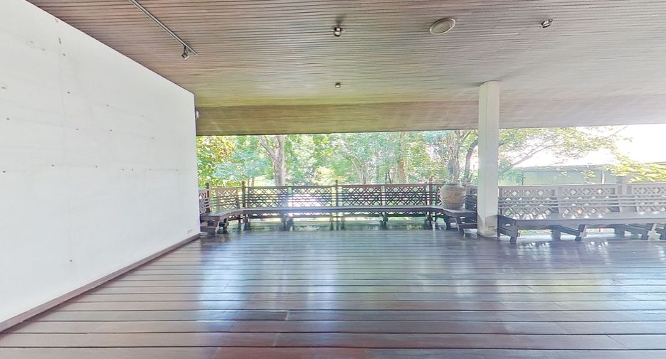 For sale 5 bedrooms house in Phra Khanong, Bangkok