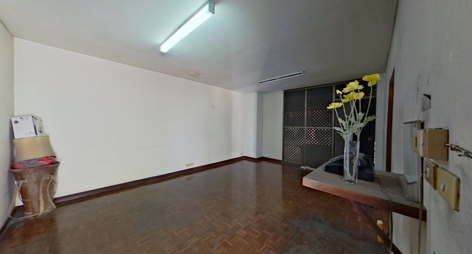 For sale 5 bedrooms house in Phra Khanong, Bangkok