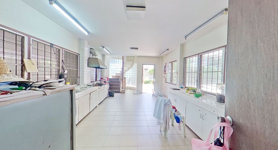 For sale 5 bedrooms house in Phra Khanong, Bangkok