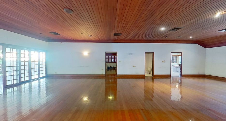 For sale 5 bedrooms house in Phra Khanong, Bangkok