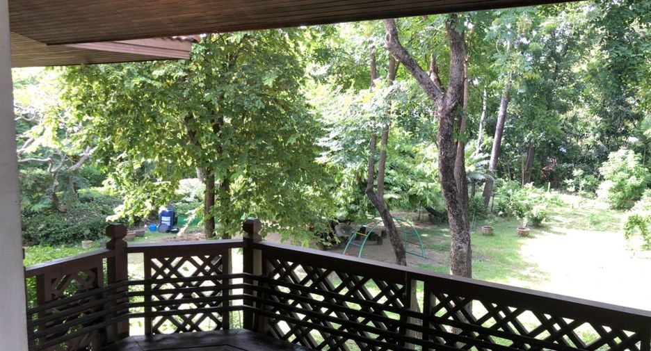 For sale 5 bedrooms house in Phra Khanong, Bangkok