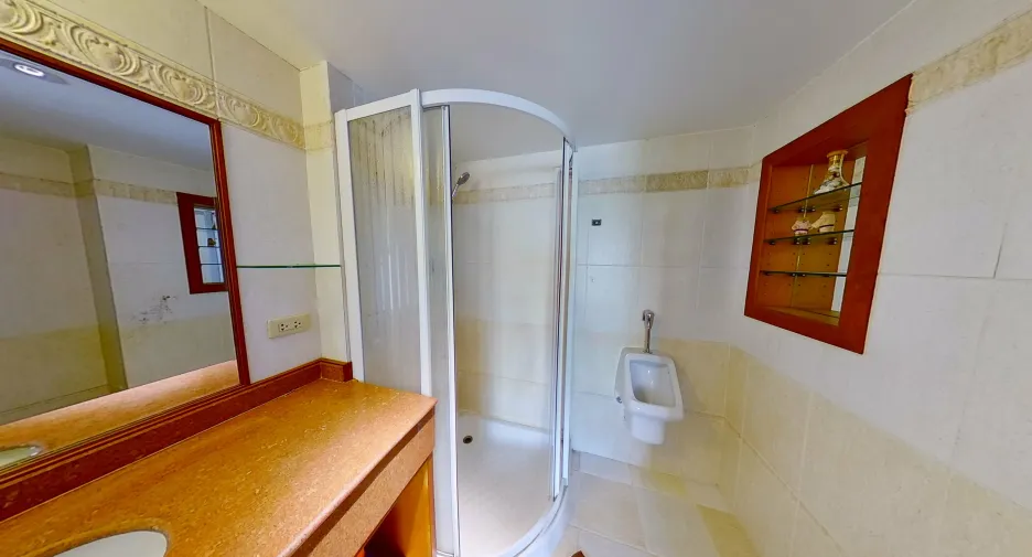 For sale 3 bedrooms condo in Pathum Wan, Bangkok