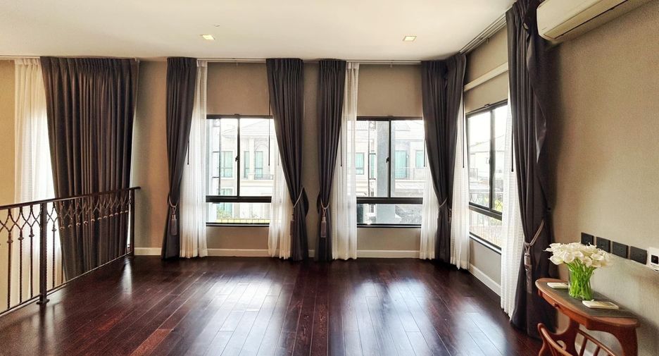 For sale 4 bedrooms house in Taling Chan, Bangkok