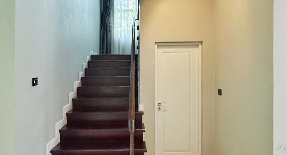 For sale 4 bedrooms house in Taling Chan, Bangkok