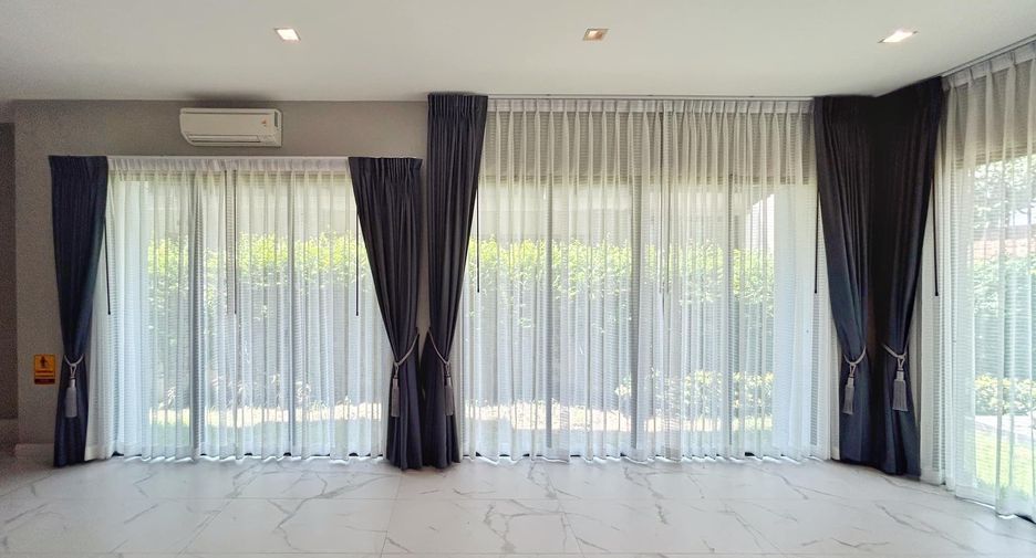 For sale 4 bedrooms house in Taling Chan, Bangkok