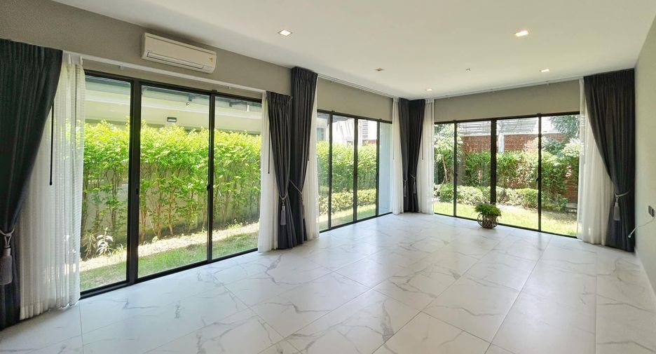 For sale 4 bedrooms house in Taling Chan, Bangkok