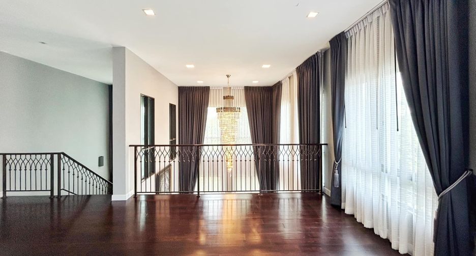 For sale 4 bedrooms house in Taling Chan, Bangkok