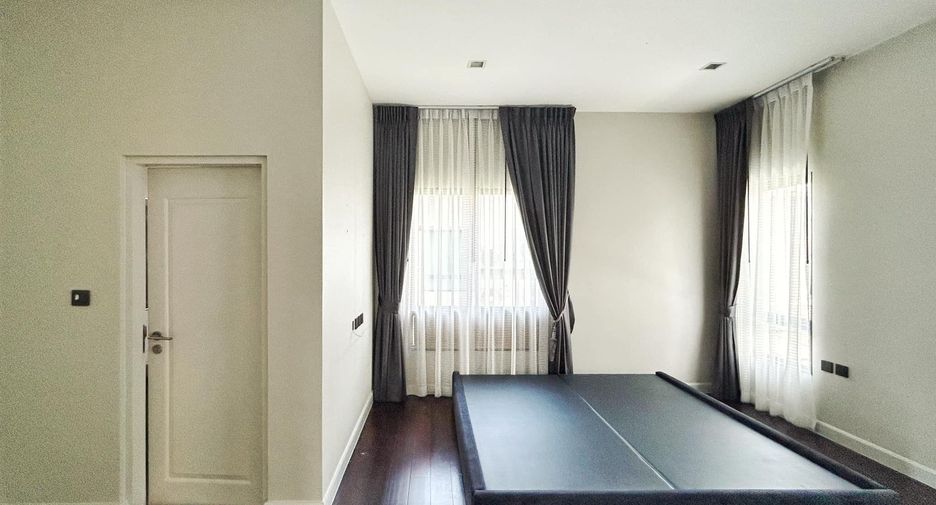 For sale 4 bedrooms house in Taling Chan, Bangkok