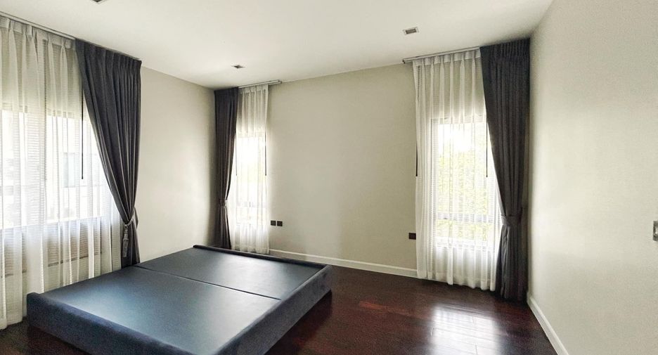 For sale 4 bedrooms house in Taling Chan, Bangkok