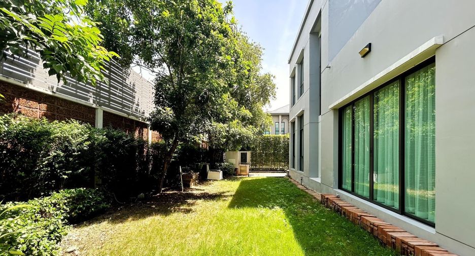For sale 4 bedrooms house in Taling Chan, Bangkok