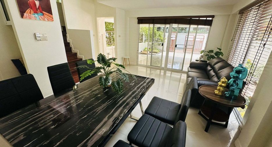 For rent 5 bedrooms house in Khlong Toei, Bangkok