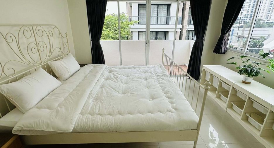 For rent 5 bedrooms house in Khlong Toei, Bangkok