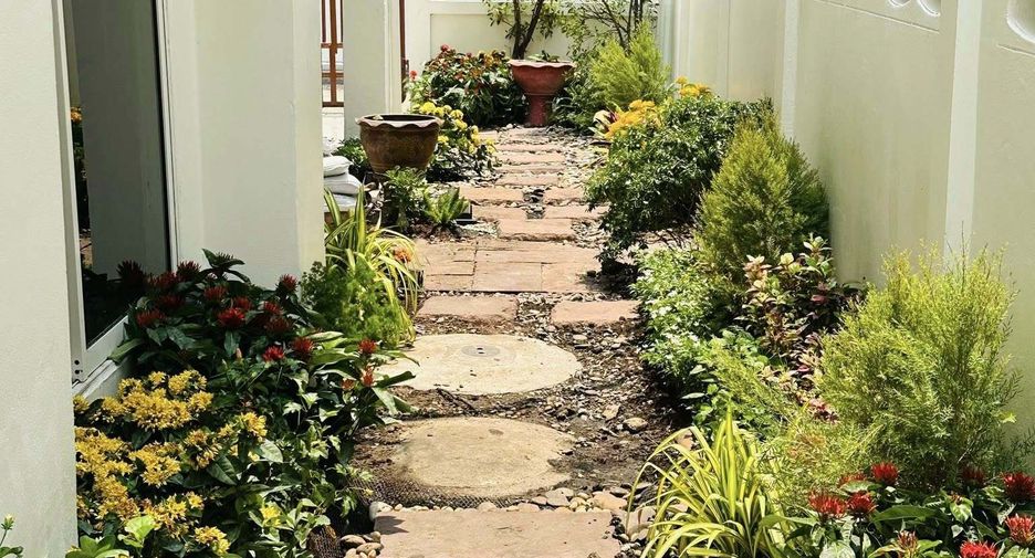 For rent 5 bedrooms house in Khlong Toei, Bangkok