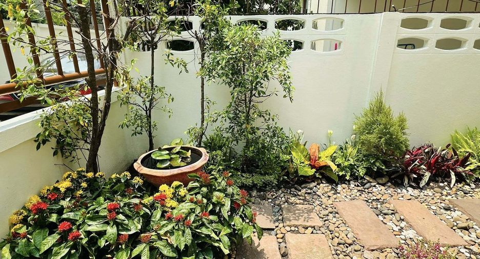 For rent 5 bedrooms house in Khlong Toei, Bangkok