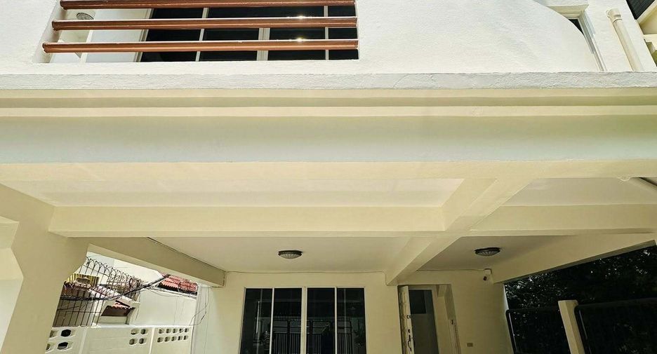 For rent 5 bedrooms house in Khlong Toei, Bangkok