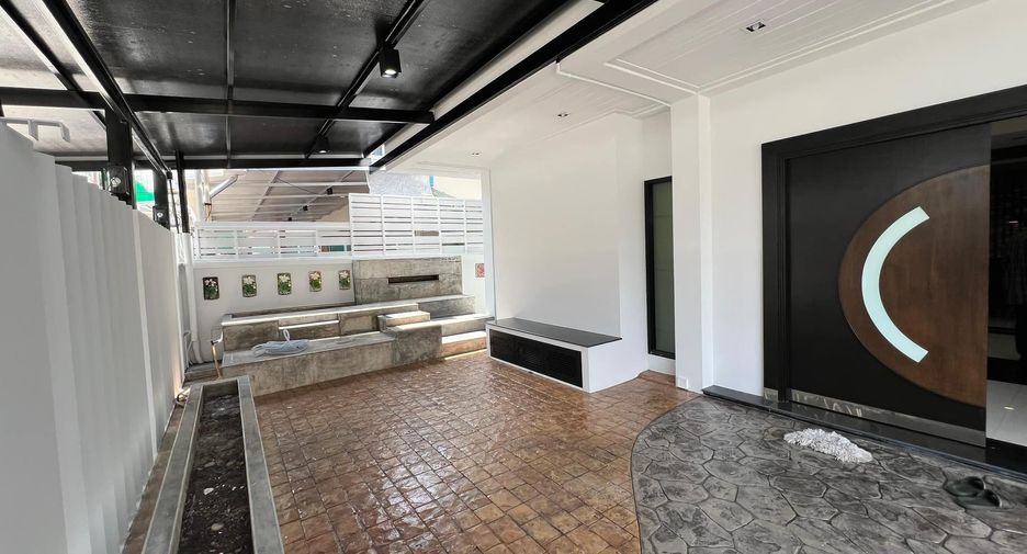 Casa adosada en alquiler de 5 habitaciones en Khlong Toei, Bangkok