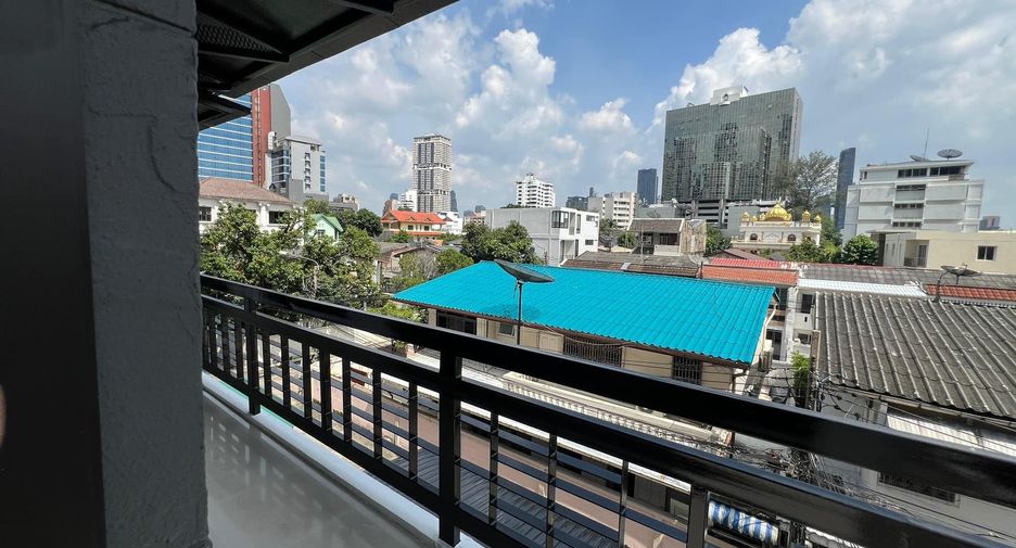 Casa adosada en alquiler de 5 habitaciones en Khlong Toei, Bangkok
