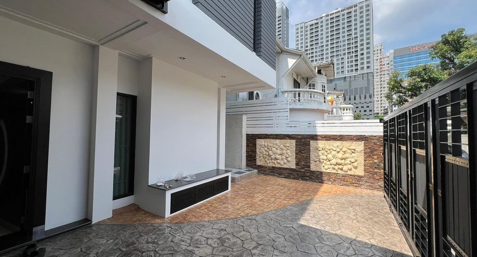 Casa adosada en alquiler de 5 habitaciones en Khlong Toei, Bangkok