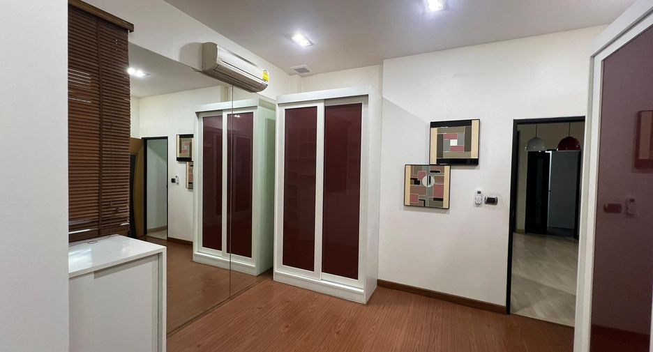 Casa adosada en alquiler de 5 habitaciones en Khlong Toei, Bangkok