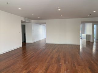 For rent 4 ベッドルーム condo in Watthana, Bangkok