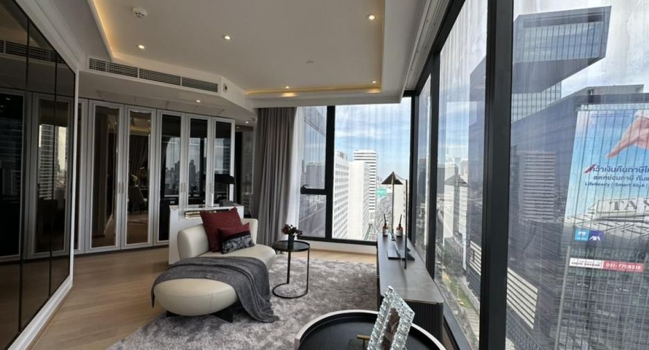 For sale 3 bedrooms condo in Huai Khwang, Bangkok