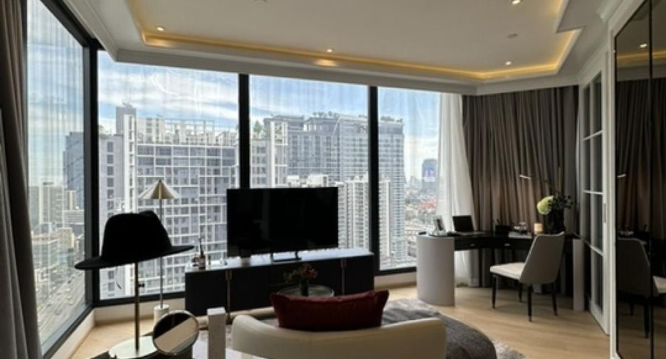 For sale 3 bedrooms condo in Huai Khwang, Bangkok
