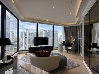 For sale 3 bedrooms condo in Huai Khwang, Bangkok