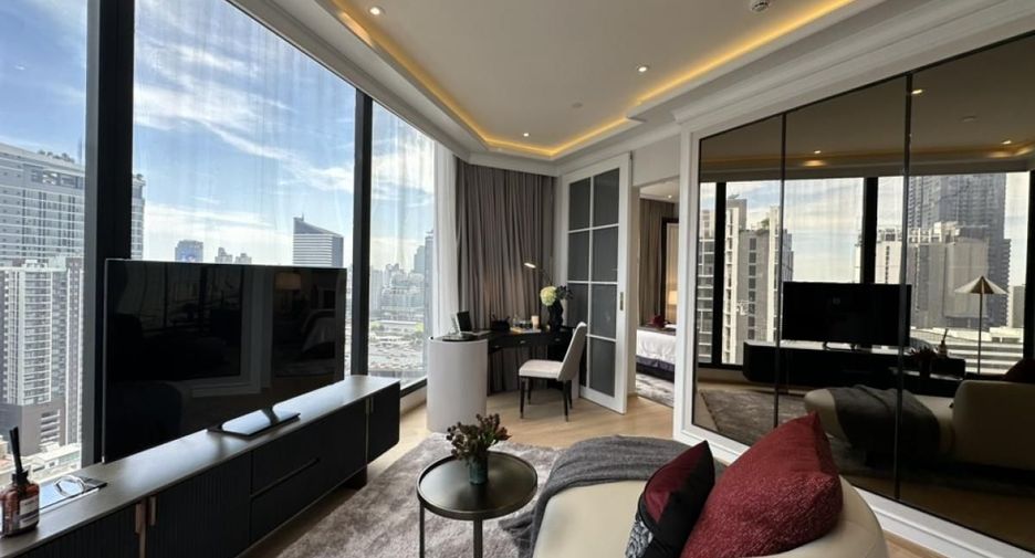 For sale 3 bedrooms condo in Huai Khwang, Bangkok