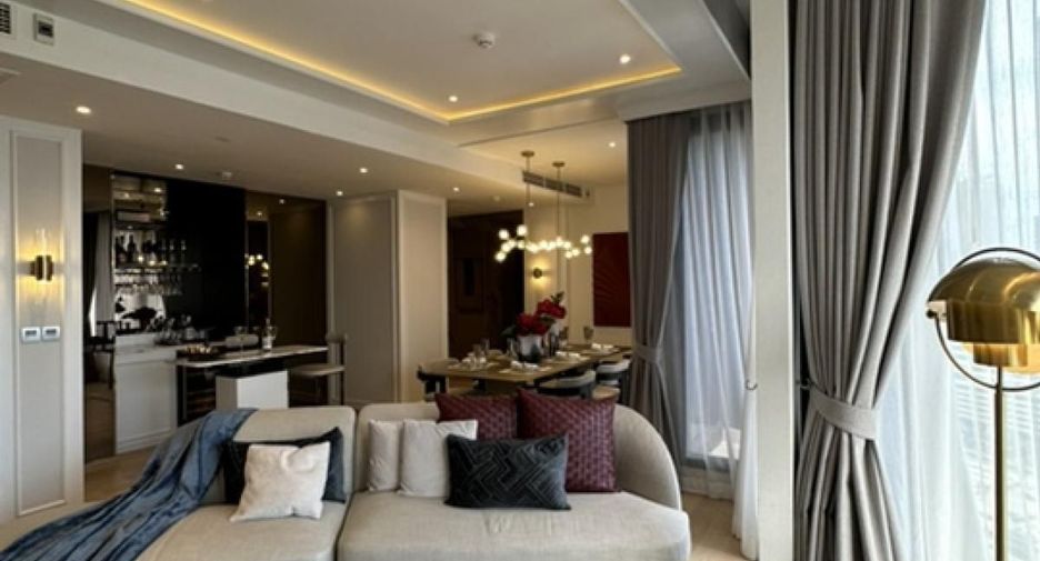 For sale 3 bedrooms condo in Huai Khwang, Bangkok