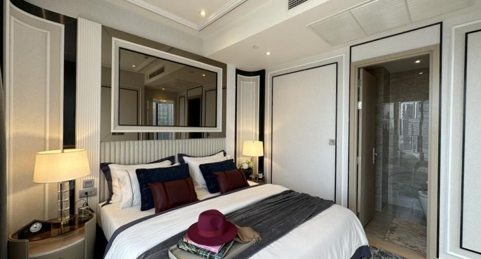 For sale 3 bedrooms condo in Huai Khwang, Bangkok