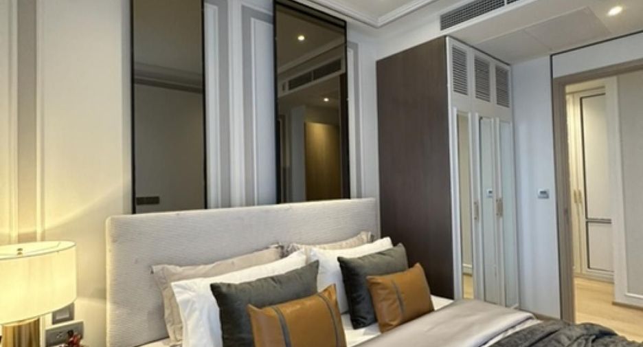 For sale 3 bedrooms condo in Huai Khwang, Bangkok