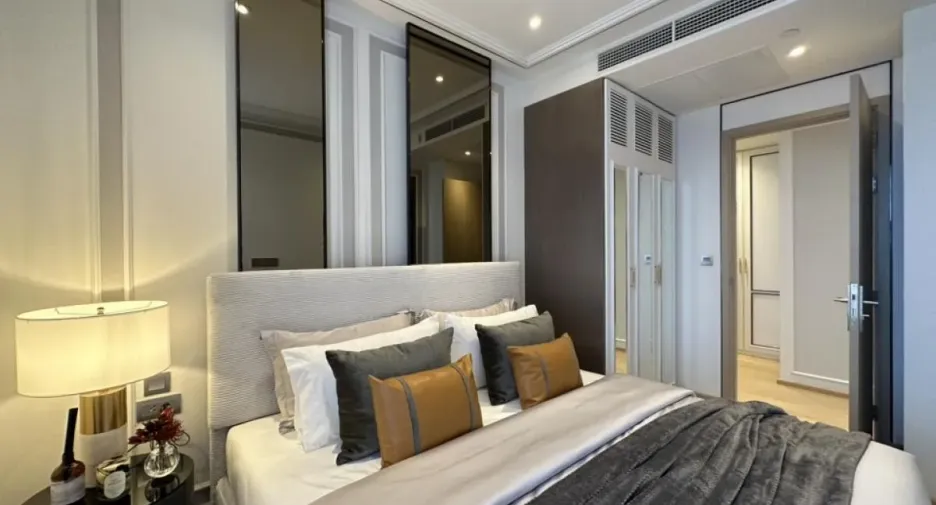 For sale 3 bedrooms condo in Huai Khwang, Bangkok