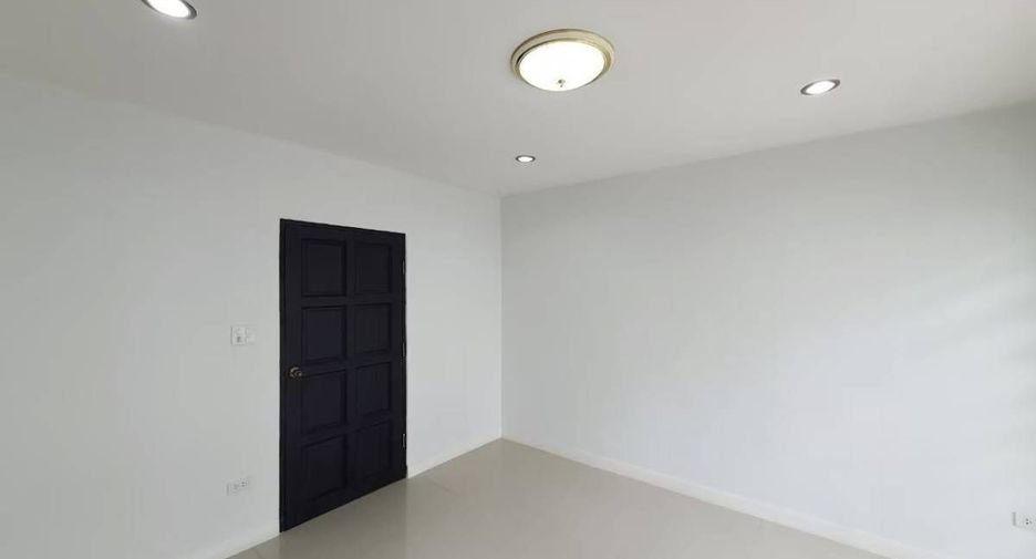 Haus zur Miete mit 4 Zimmer in Khlong Toei, Bangkok