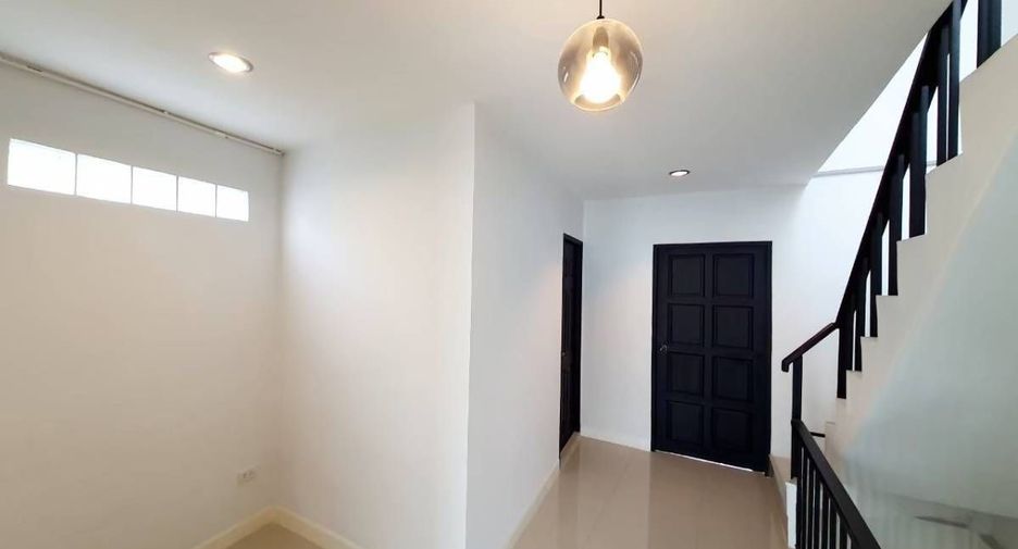 Haus zur Miete mit 4 Zimmer in Khlong Toei, Bangkok