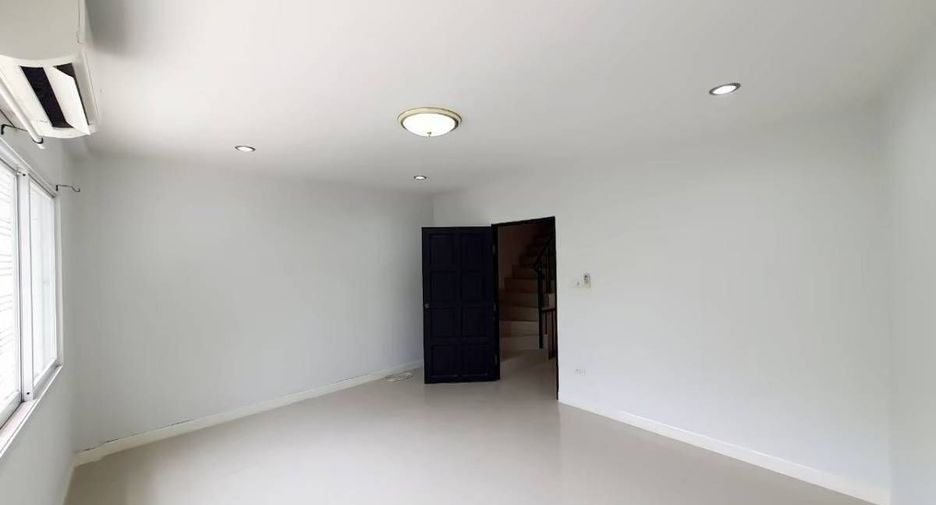Haus zur Miete mit 4 Zimmer in Khlong Toei, Bangkok