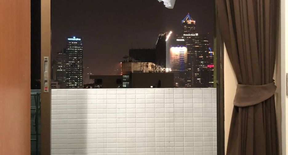 For rent 2 bedrooms condo in Watthana, Bangkok