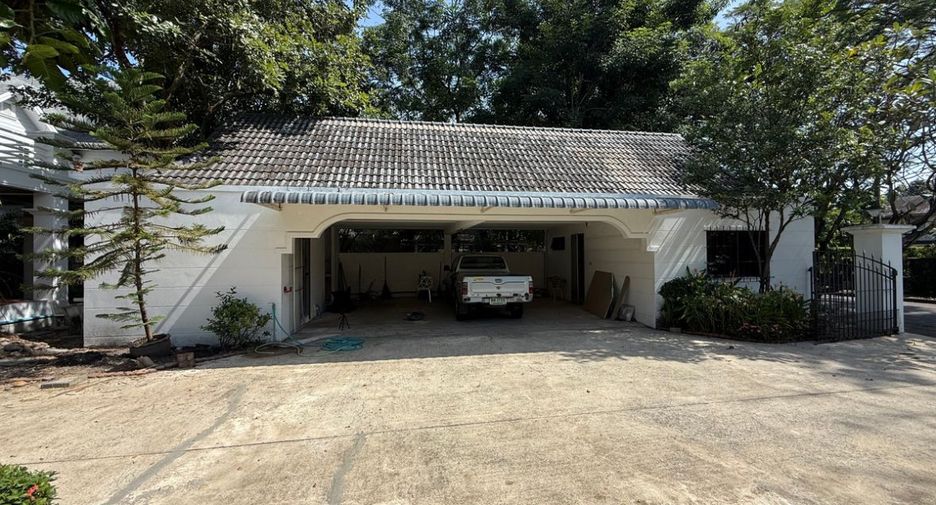 For rent 3 bedrooms house in Khan Na Yao, Bangkok