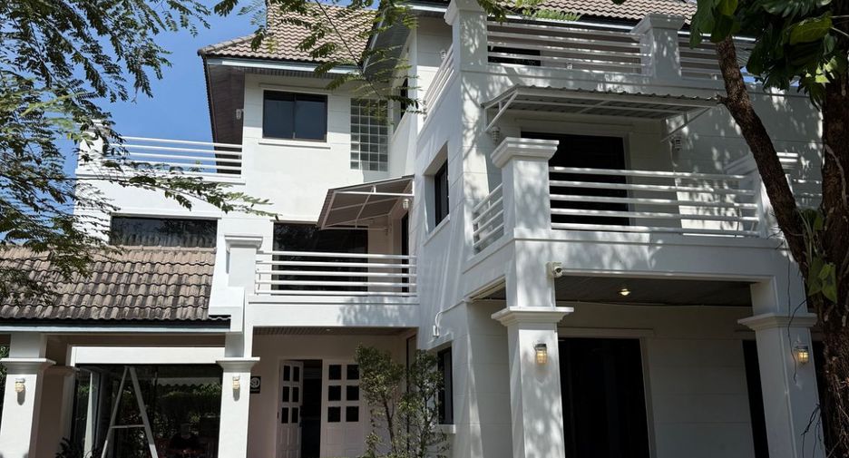 For rent 3 bedrooms house in Khan Na Yao, Bangkok