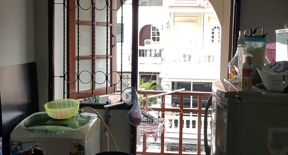 Casa adosada en venta de 3 habitaciones en Bang Na, Bangkok